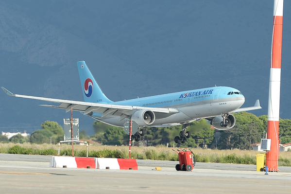 korean air atterra all'aeroporto di Palermo