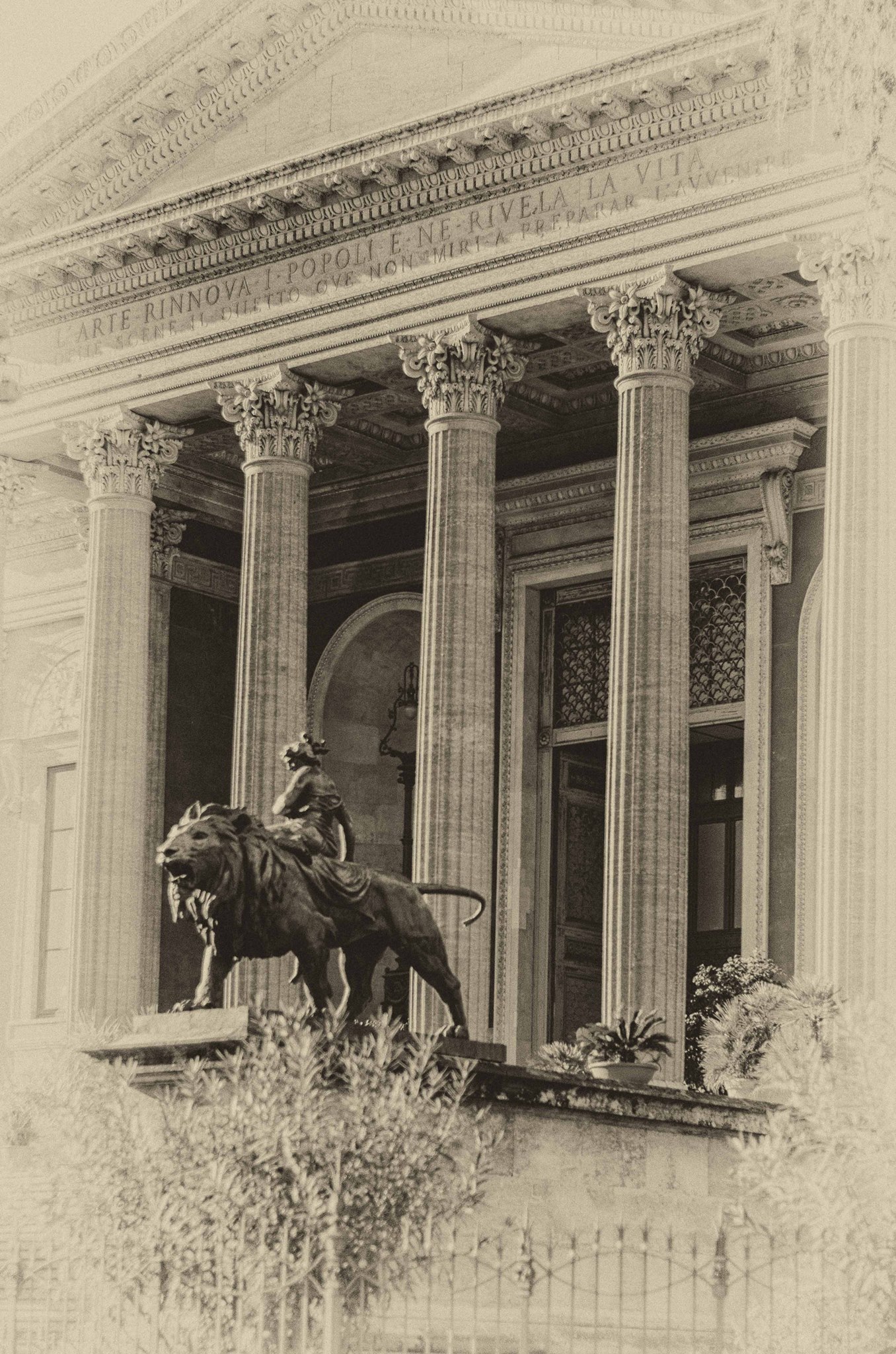 Teatro Massimo Palermo il leone